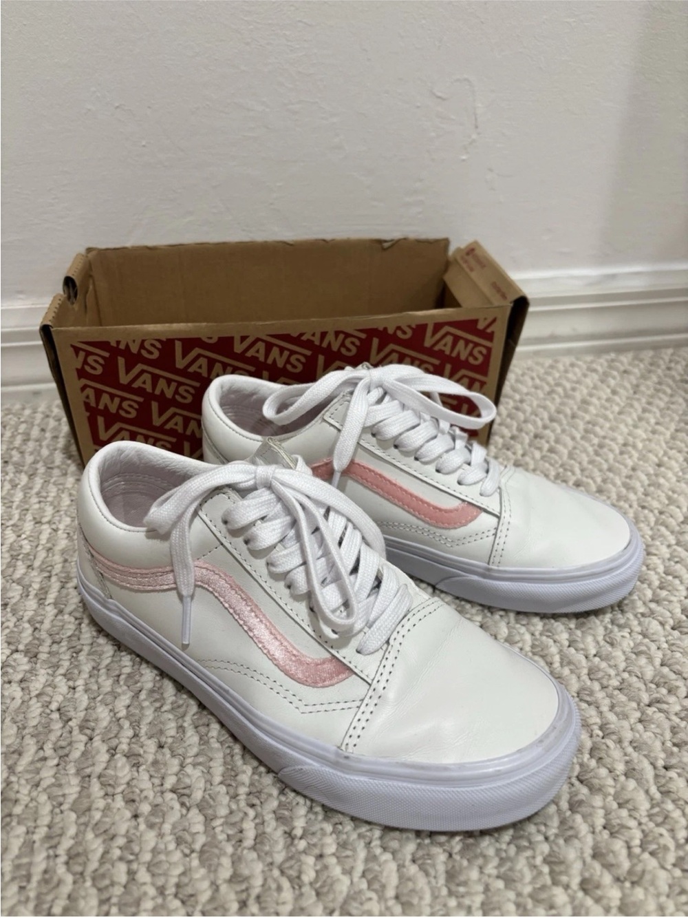 Vans Old Skool Women’s Size 6 Shoes Velvet Strip Powder Pink And White